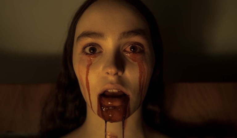 Lily-Rose Depp no filme Nosferatu