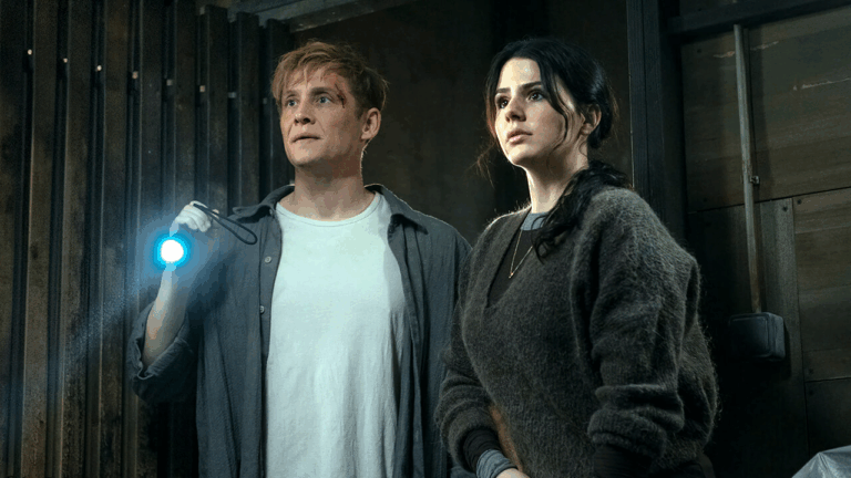 Brick: Explicamos o final do filme de ação da Netflix